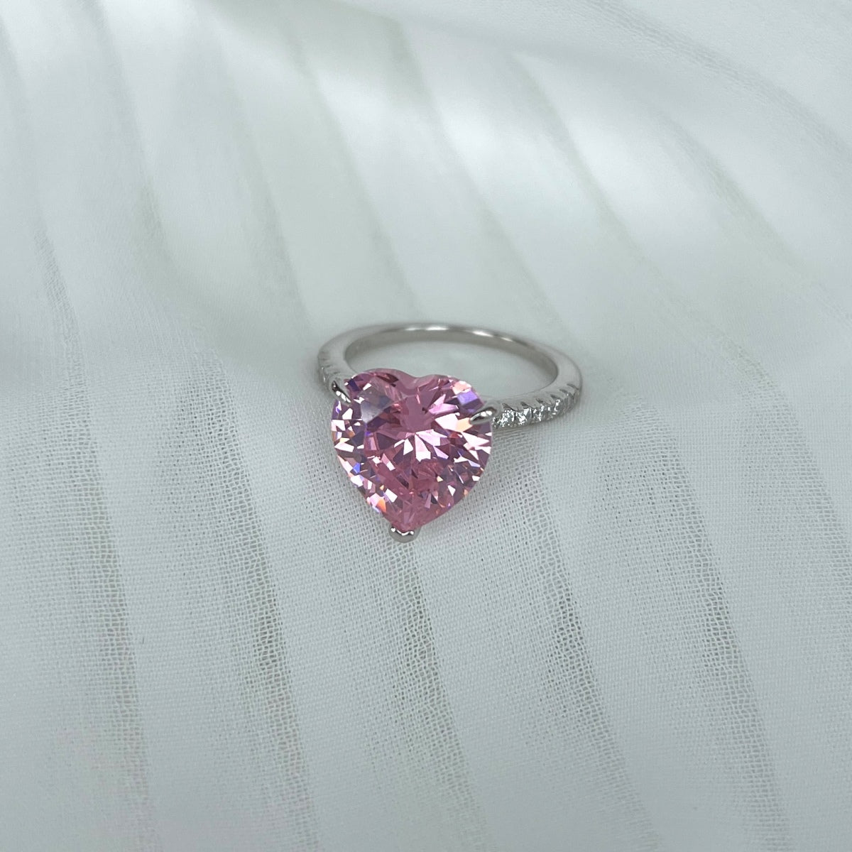 [Joyas Regalia] Anillo romántico de corte de corazón brillante y lujoso de 6.0 quilates