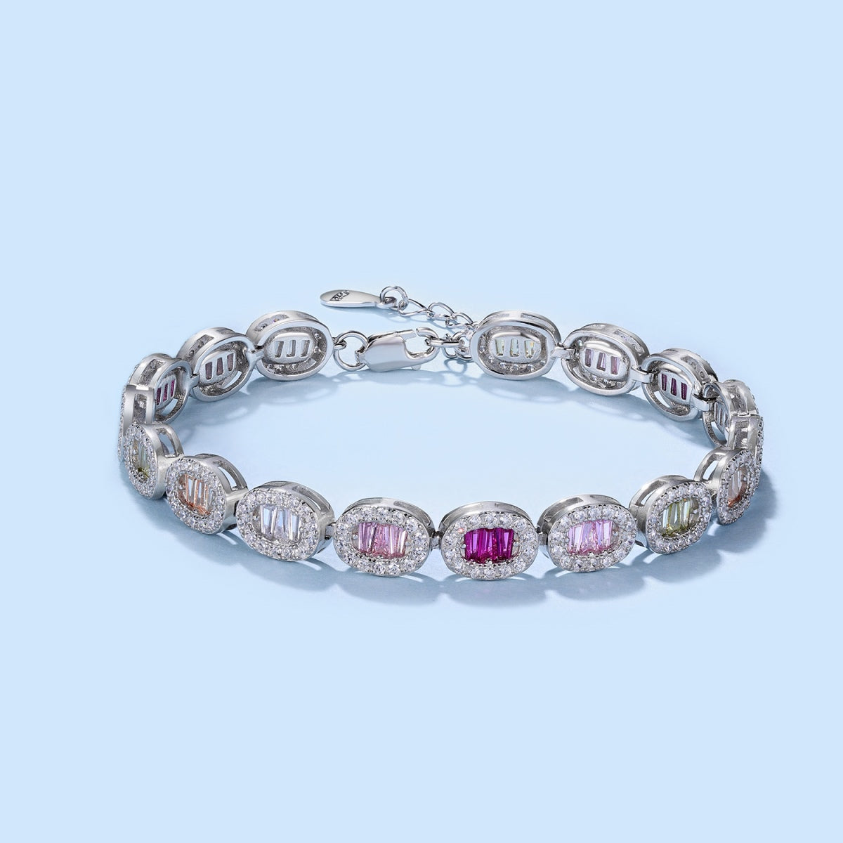 [Bijoux Regalia] Bracelet quotidien exquis en émeraude taillée ornée