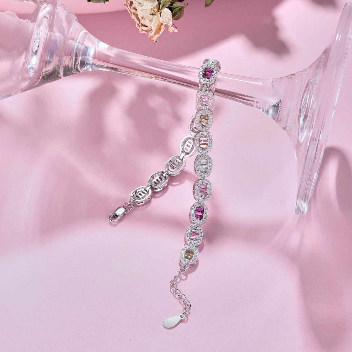 [Bijoux Regalia] Bracelet quotidien exquis en émeraude taillée ornée