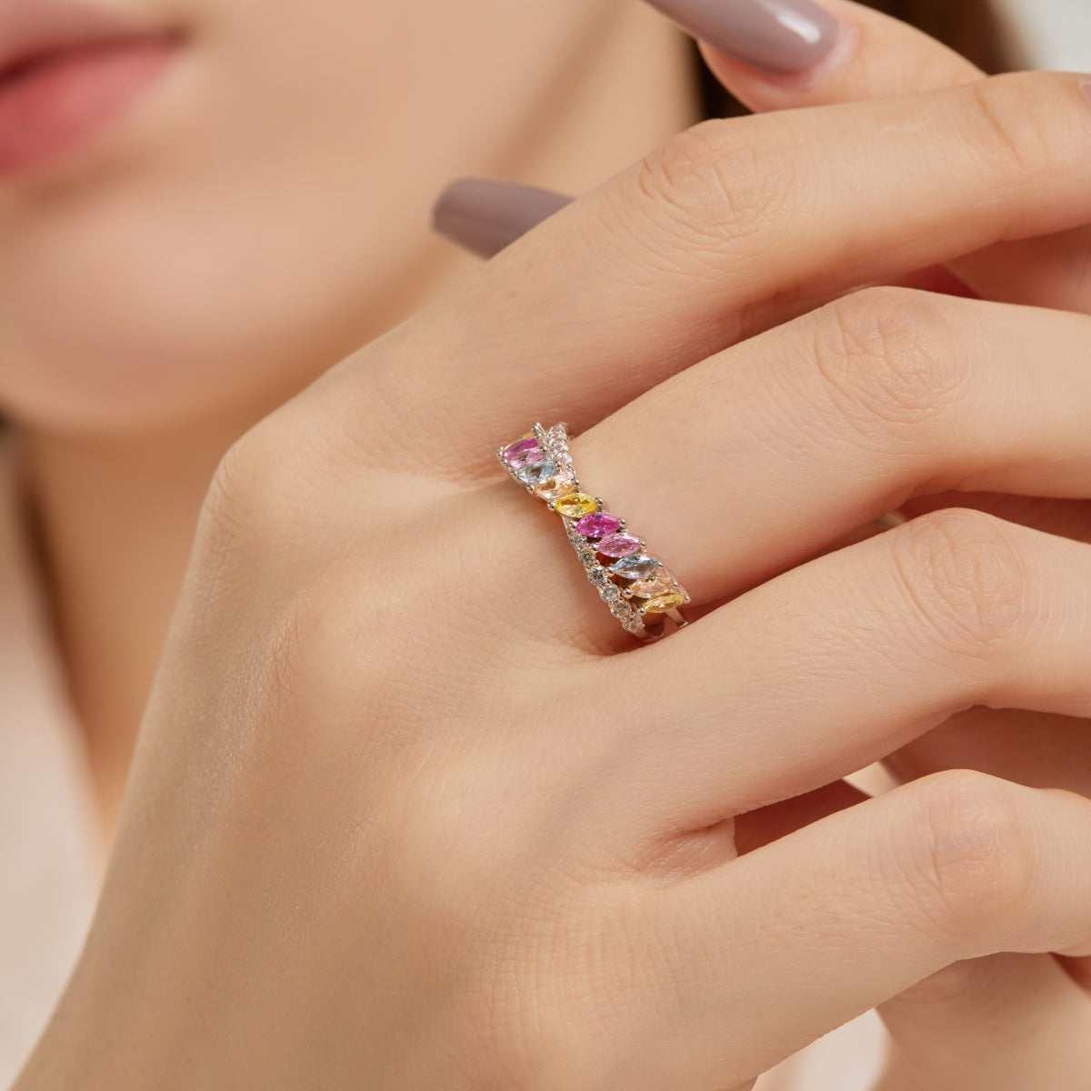 [Joyas Regalia] Anillo diario único y colorido con corte marquesa