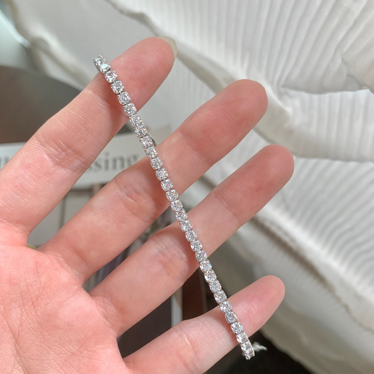[Bijoux Regalia] Bracelet quotidien scintillant à taille ronde