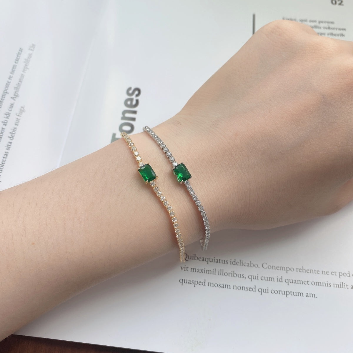 [Bijoux Regalia] Bracelet de banquet unique taille émeraude de 1,0 carat