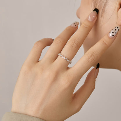 [Joyas Regalia] Anillo diario delicado y encantador con forma de ola