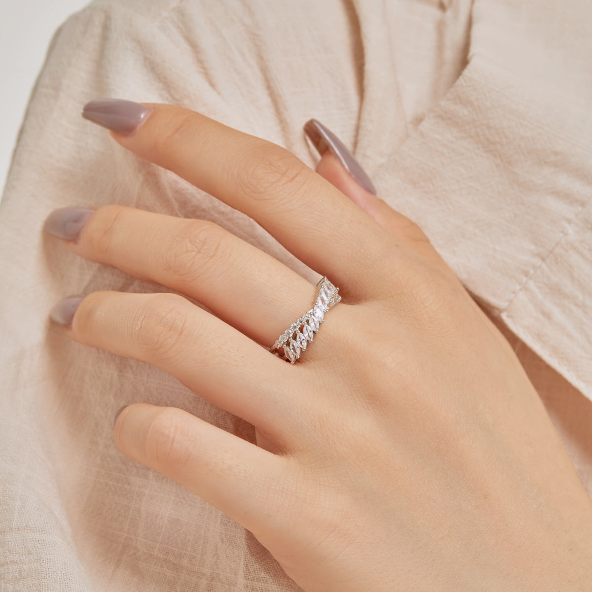 [Joyas Regalia] Anillo diario único y colorido con corte marquesa