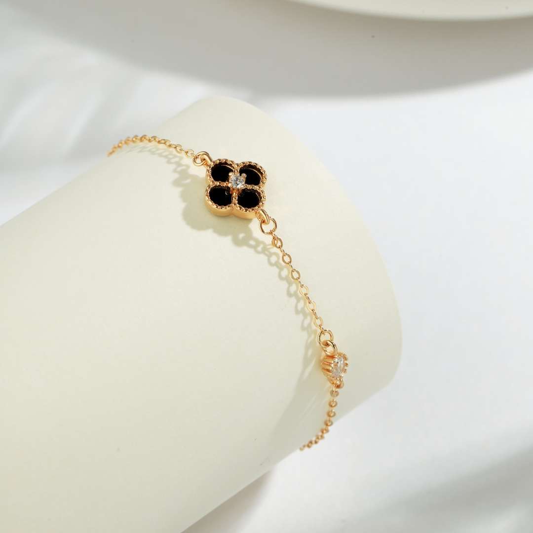 [Bijoux Regalia] Bracelet délicat trèfle à quatre feuilles
