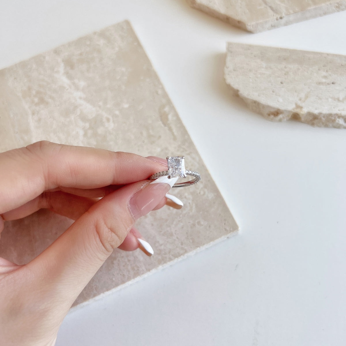 [Joyas Regalia] Anillo de fiesta de corte radiante y deslumbrante de 2.0 quilates