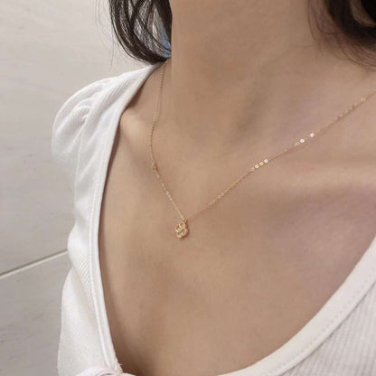 [Regalia jewelry]Delicate Flower Shape Necklace