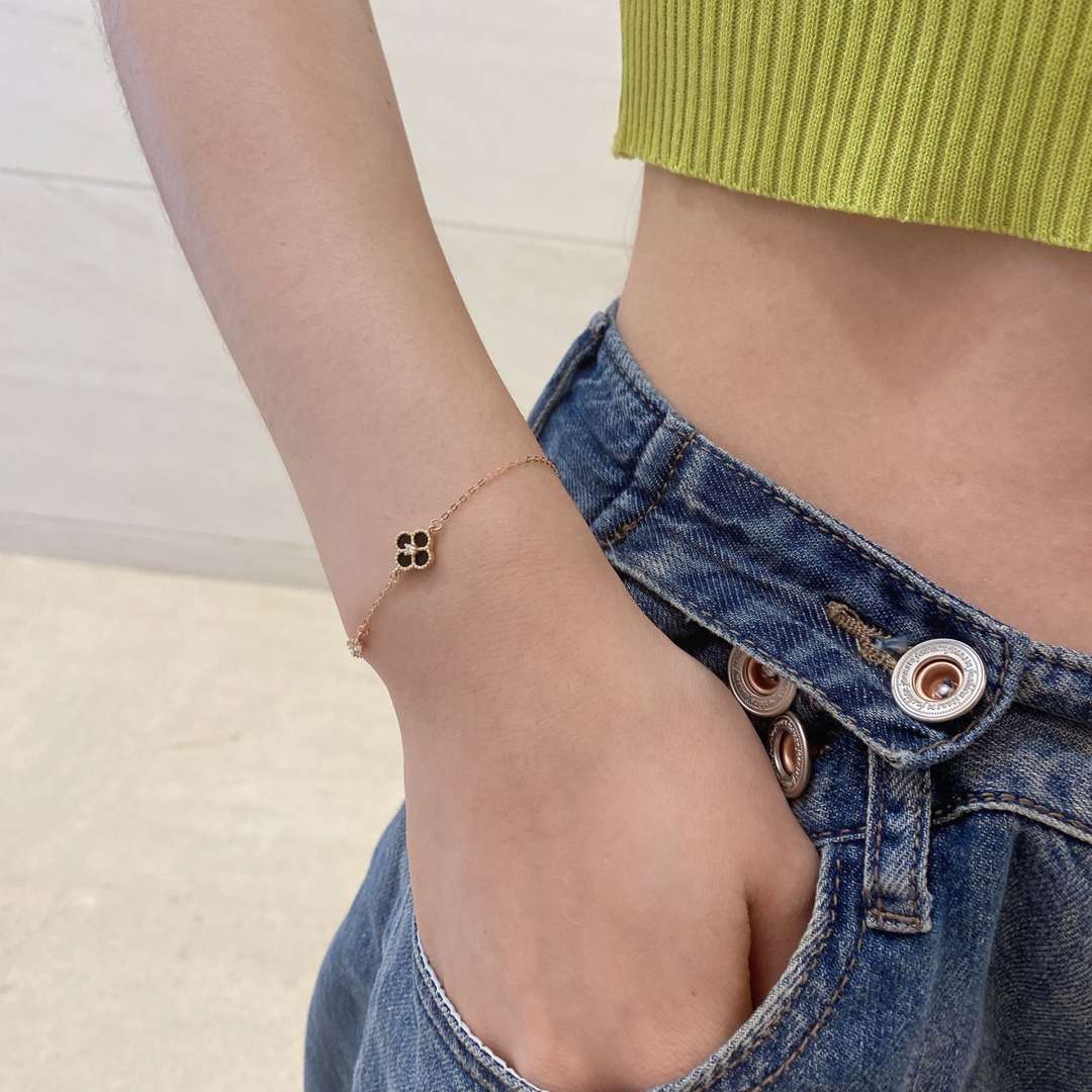 [Bijoux Regalia] Bracelet délicat trèfle à quatre feuilles