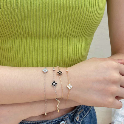 [Bijoux Regalia] Bracelet délicat trèfle à quatre feuilles