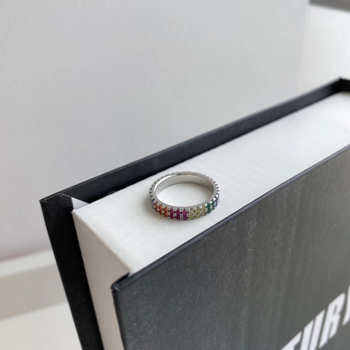 [Joyas Regalia] Anillo de tenis único, colorido y de corte redondo