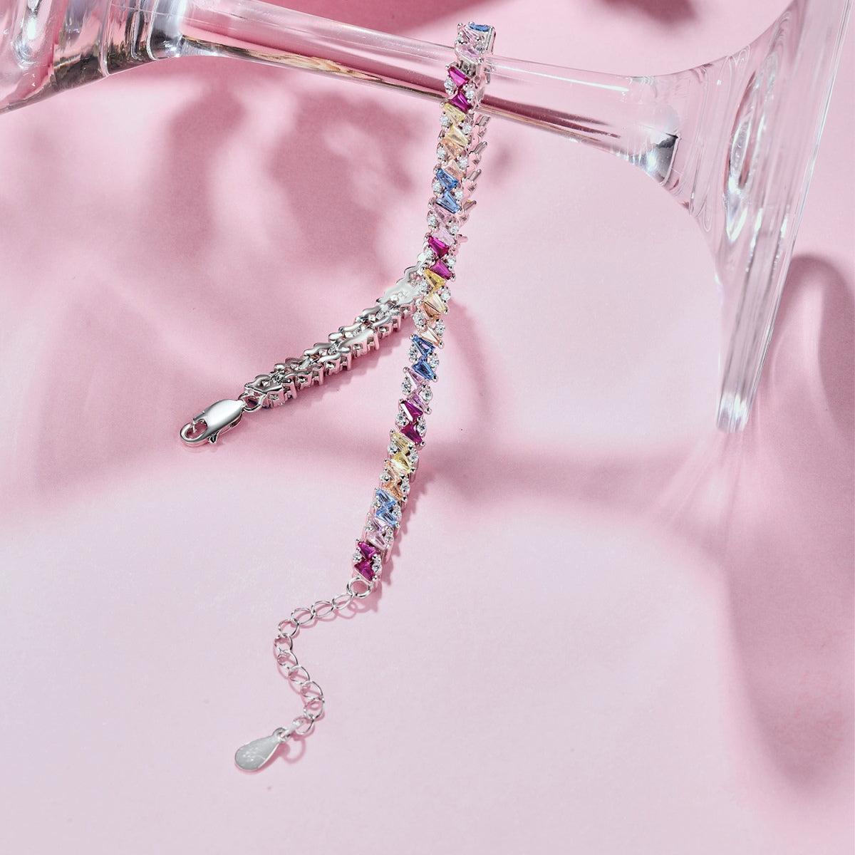 [Bijoux Regalia] Bracelet de fête orné et scintillant à plusieurs coupes