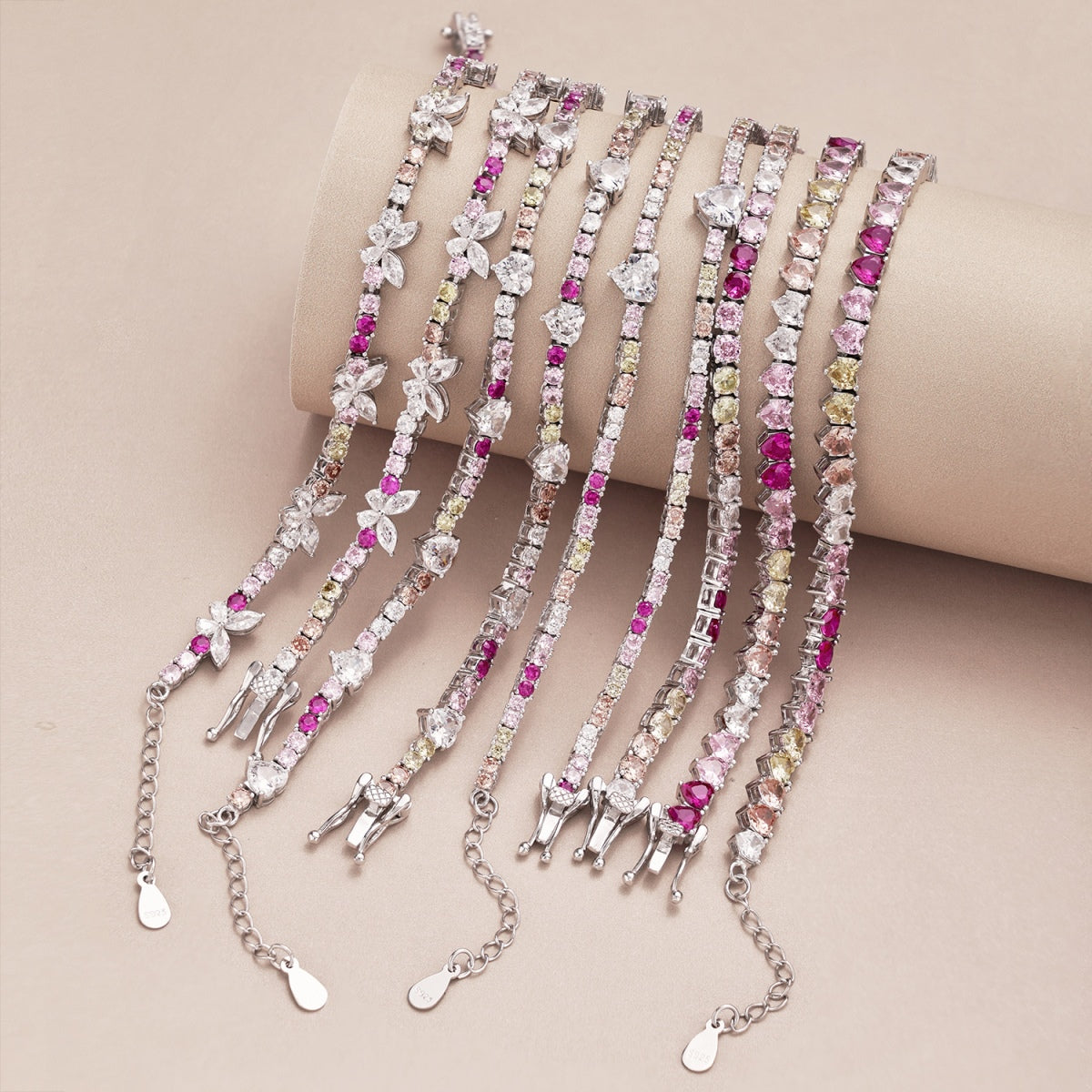 [Bijoux Regalia] Bracelet romantique en forme de cœur avec coupe ronde
