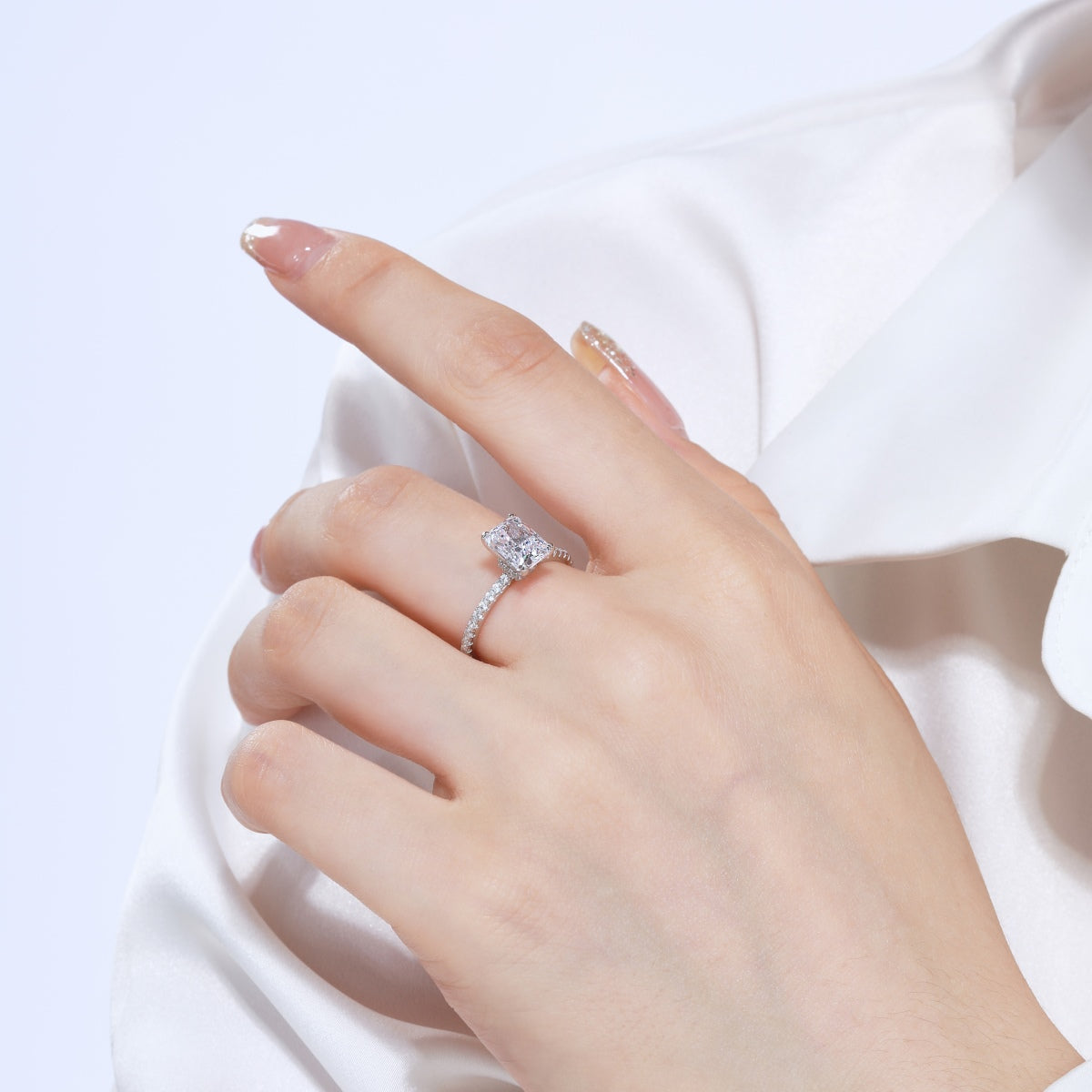 [Joyas Regalia] Anillo de fiesta de corte radiante y deslumbrante de 2.0 quilates