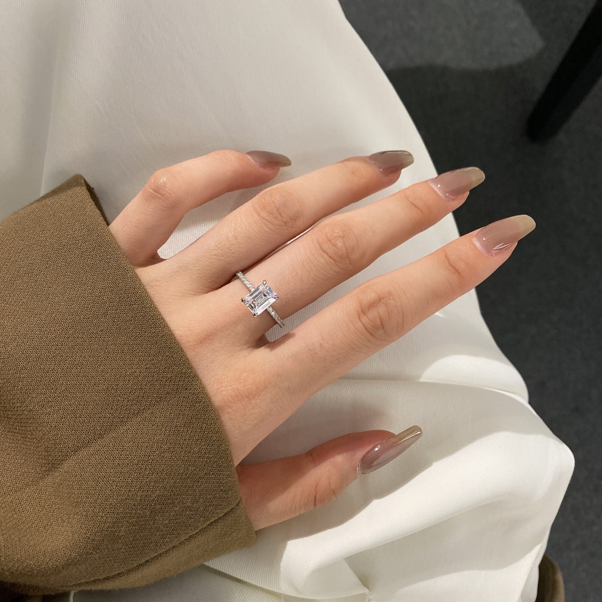[Joyas Regalia] Anillo de fiesta de 2,0 quilates con corte radiante y ornamentado brillante