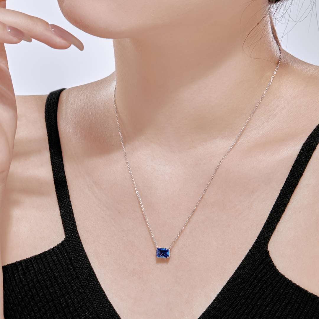 [Bijoux Regalia] Collier coloré de forme carrée luxueuse