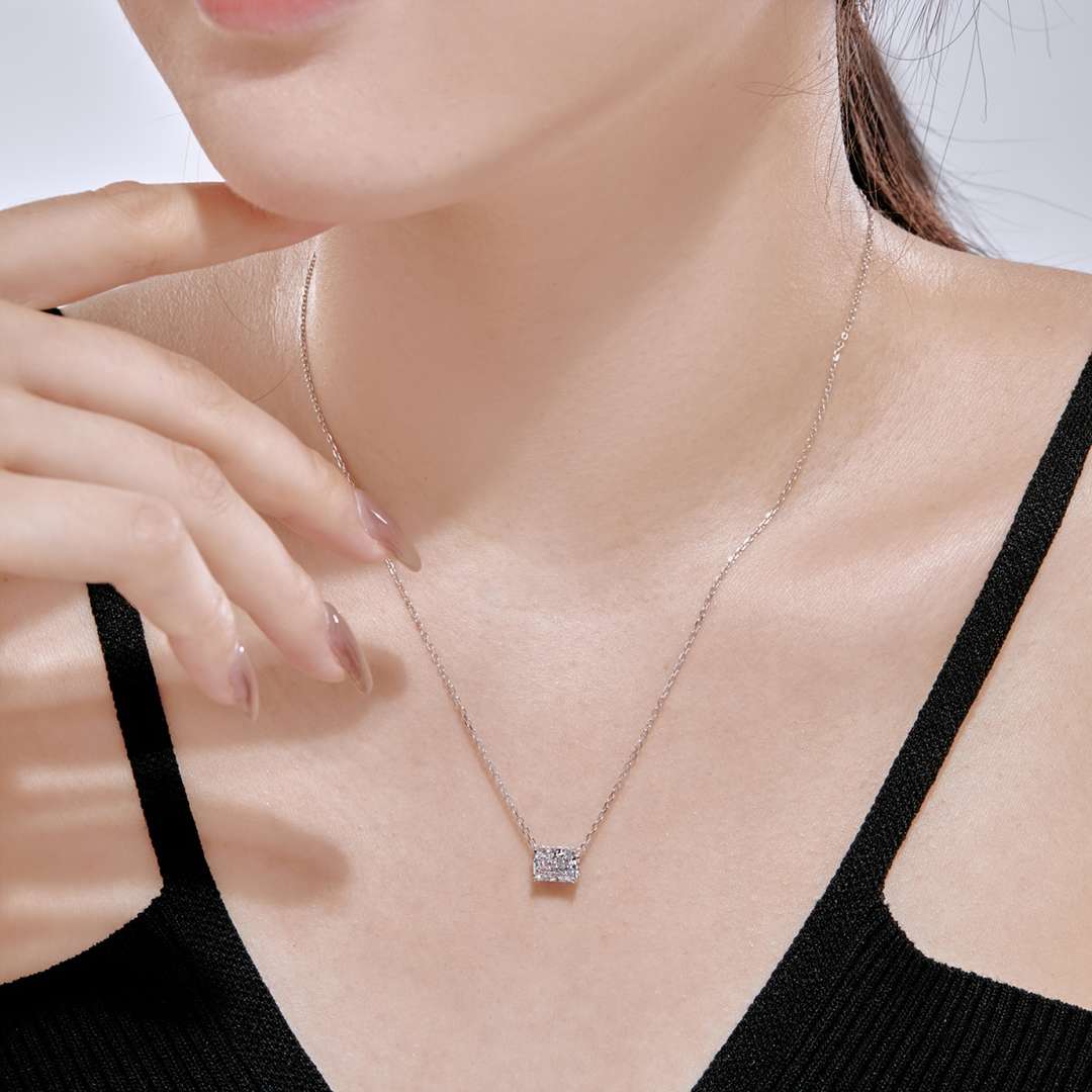 [Bijoux Regalia] Collier coloré de forme carrée luxueuse
