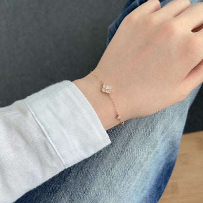 [Bijoux Regalia] Bracelet délicat trèfle à quatre feuilles