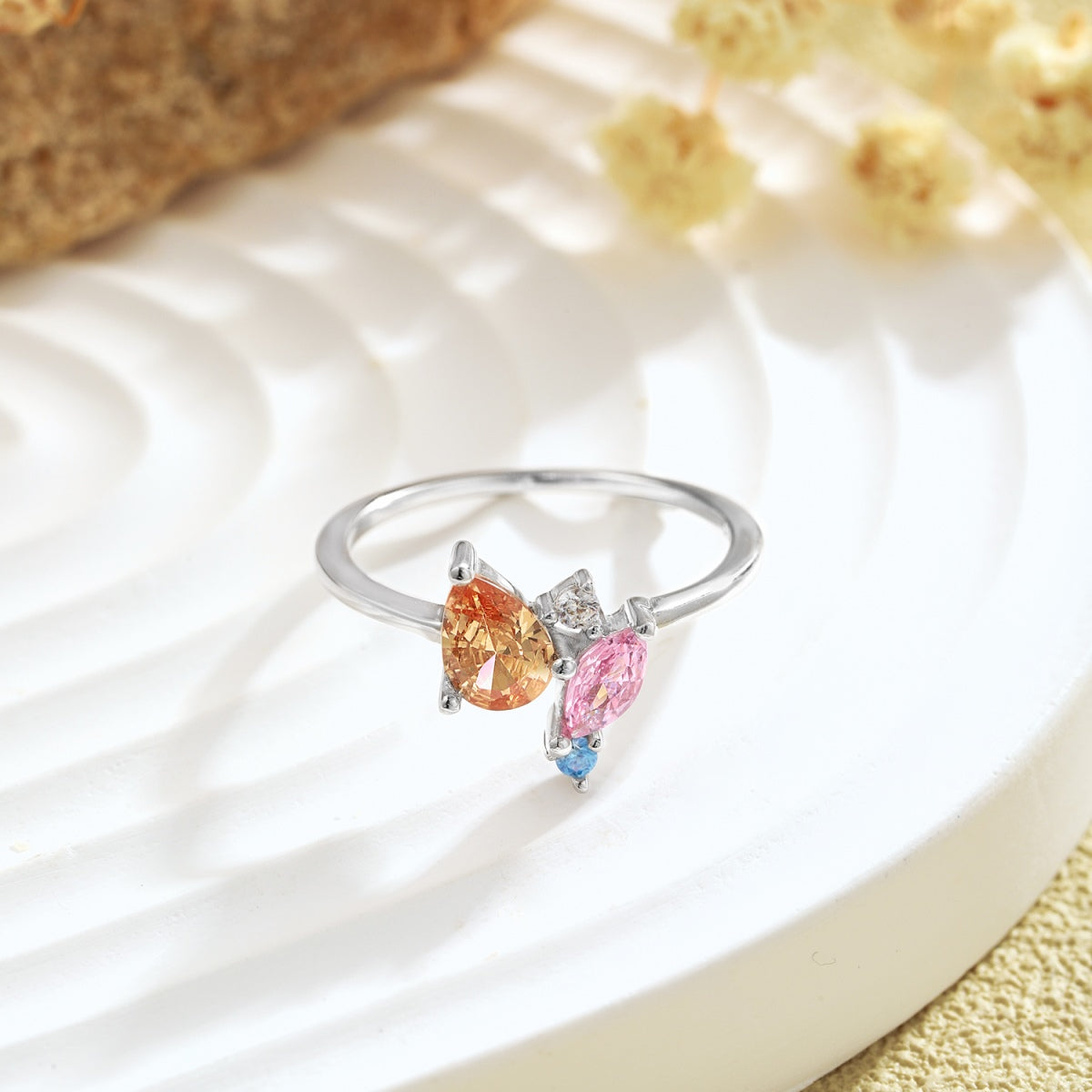 [Joyas Regalia] Anillo multicorte colorido y radiante para uso diario