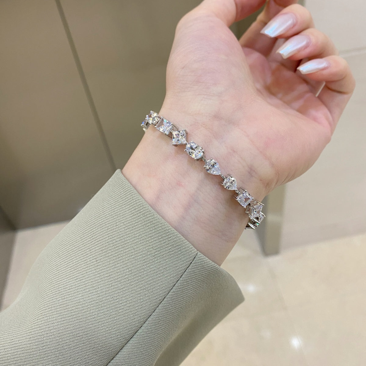 [Bijoux Regalia] Bracelet quotidien unique et exquis à plusieurs coupes
