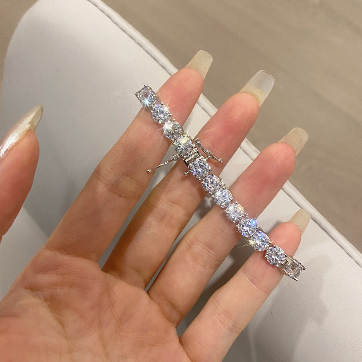 [Bijoux Regalia] Bracelet de mariage rond orné et scintillant