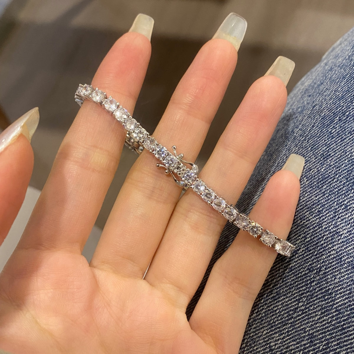 [Bijoux Regalia] Bracelet de tennis luxueux à coupe ronde ornée