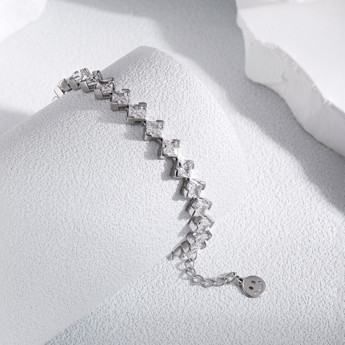 [Bijoux Regalia] Bracelet quotidien orné de 0,5 carat taille princesse