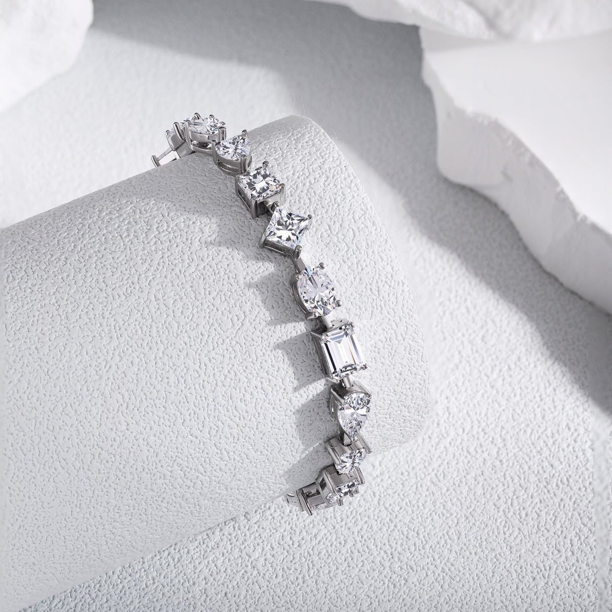 [Bijoux Regalia] Bracelet quotidien unique et exquis à plusieurs coupes