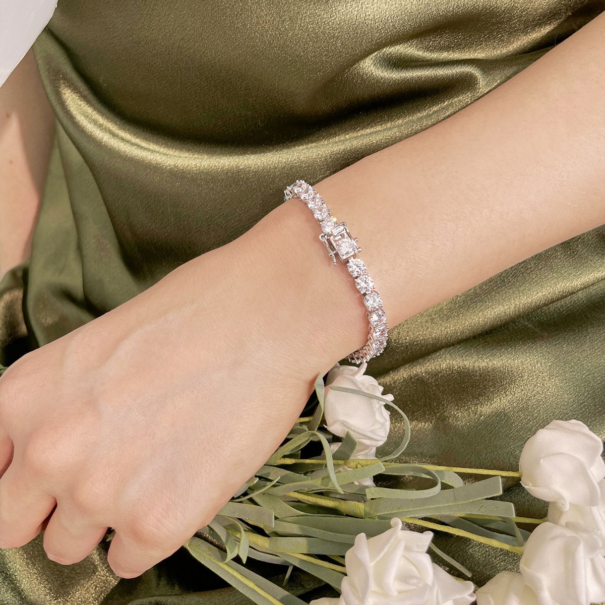 [Bijoux Regalia] Bracelet de mariage rond orné et scintillant