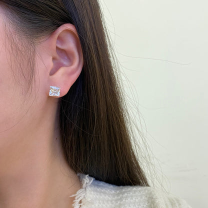 [Regalia jewelry]Stylish Shiny Square Center Stone Stud Earrings