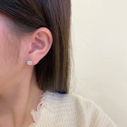 [Regalia jewelry]Classic Round Center Stone Stud Earrings