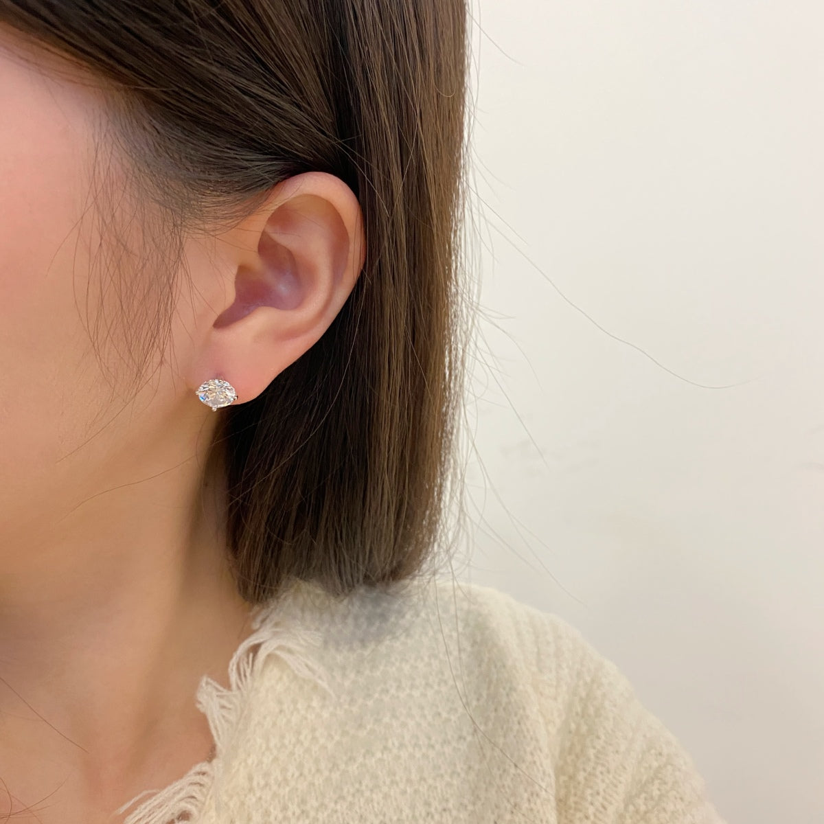 [Regalia jewelry]Stylish Shiny Round Center Stone Stud Earrings