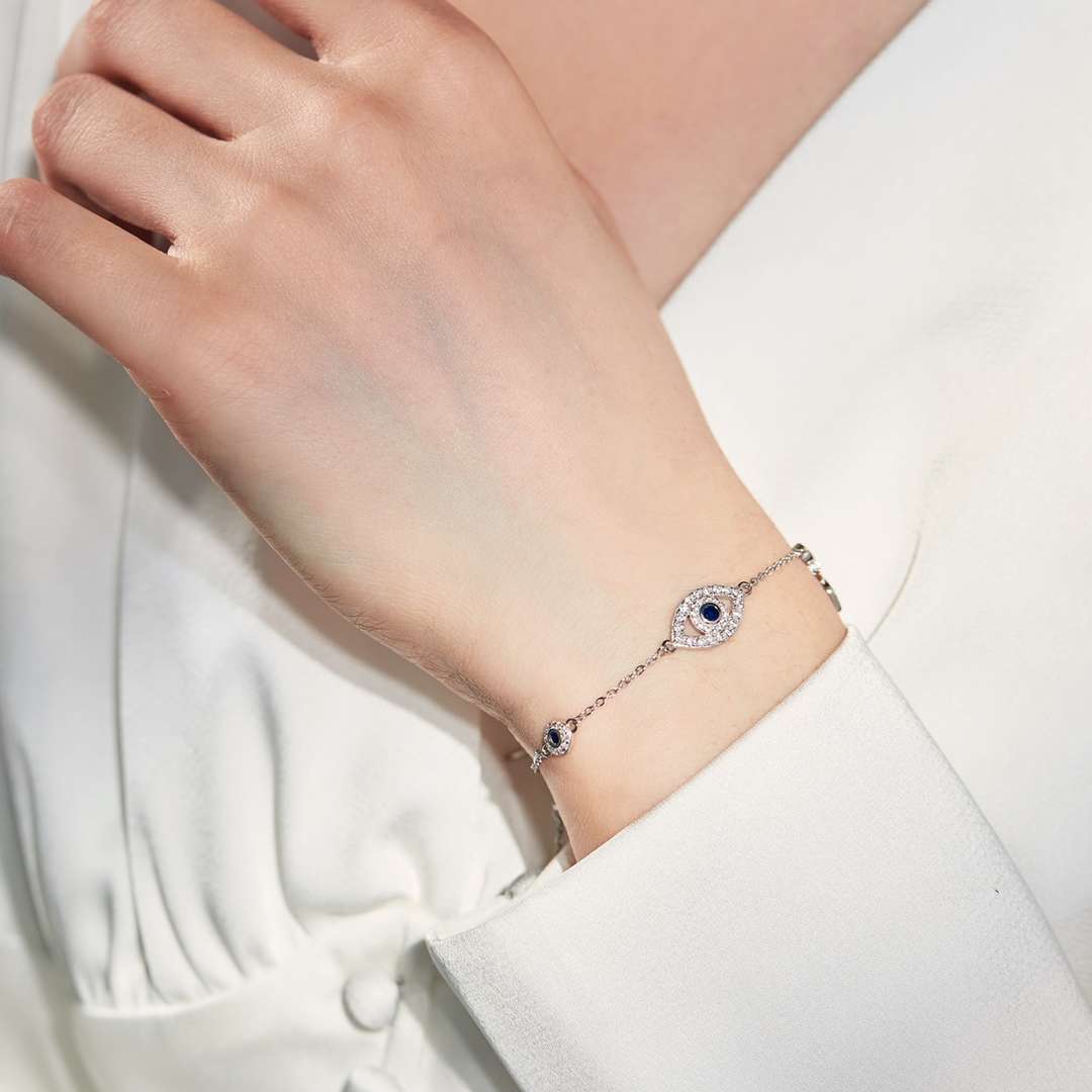 [Bijoux Regalia] Collier délicat en forme d'œil