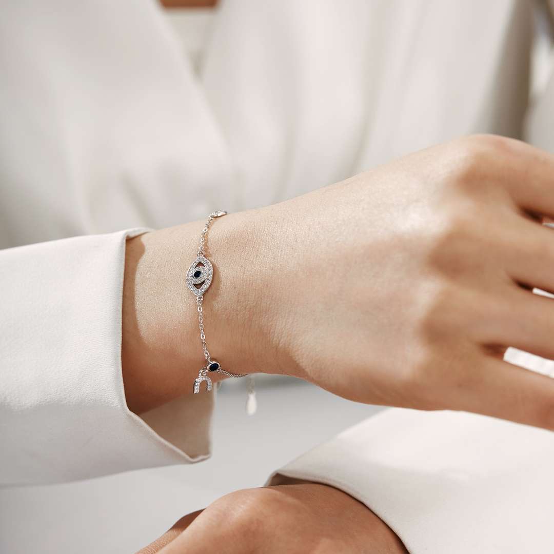 [Bijoux Regalia] Collier délicat en forme d'œil