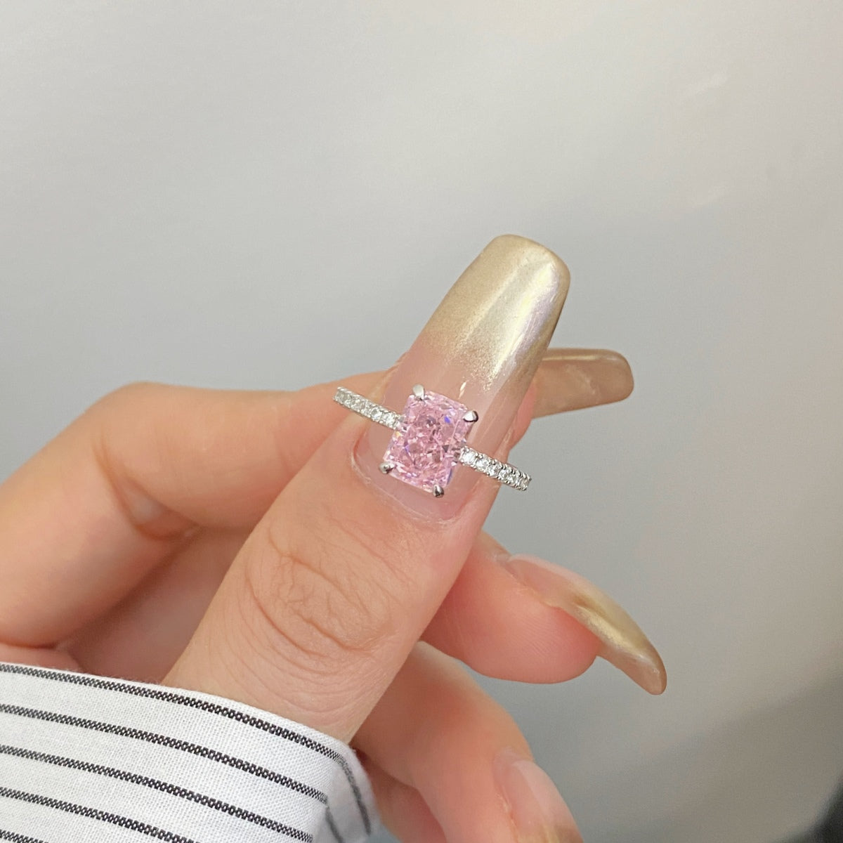 [Joyas Regalia] Anillo de fiesta de corte radiante y deslumbrante de 2.0 quilates