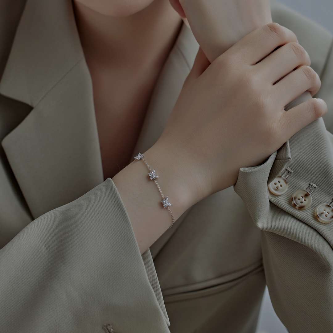 [Bijoux Regalia] Collier en forme de papillon radieux