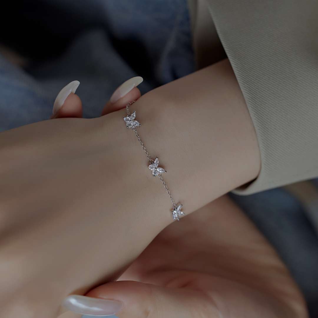 [Bijoux Regalia] Collier en forme de papillon radieux
