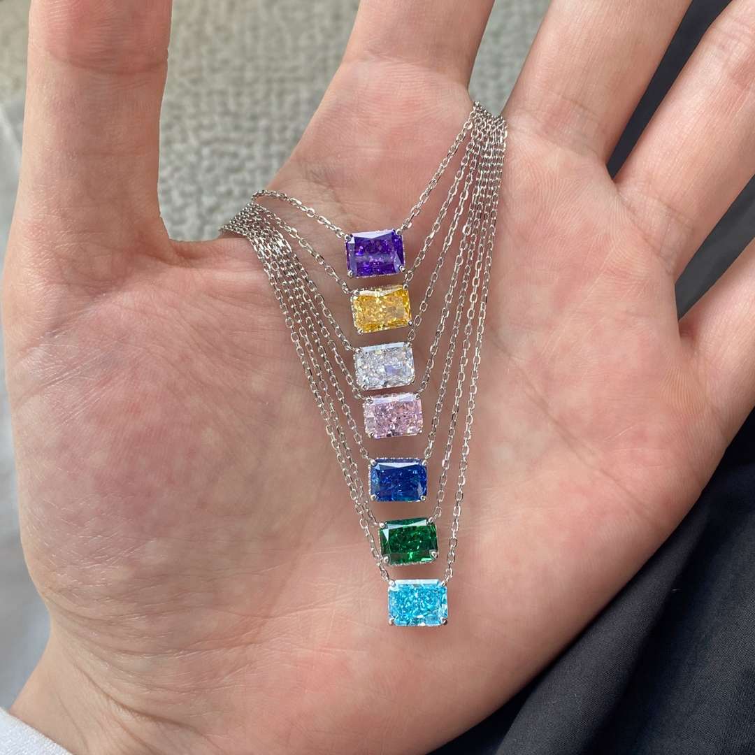 [Bijoux Regalia] Collier coloré de forme carrée luxueuse