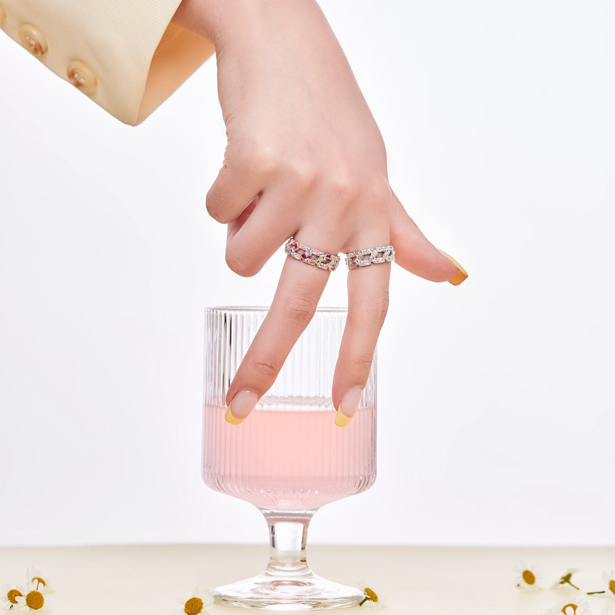[Joyas Regalia] Anillo diario con corte esmeralda vibrante y brillante