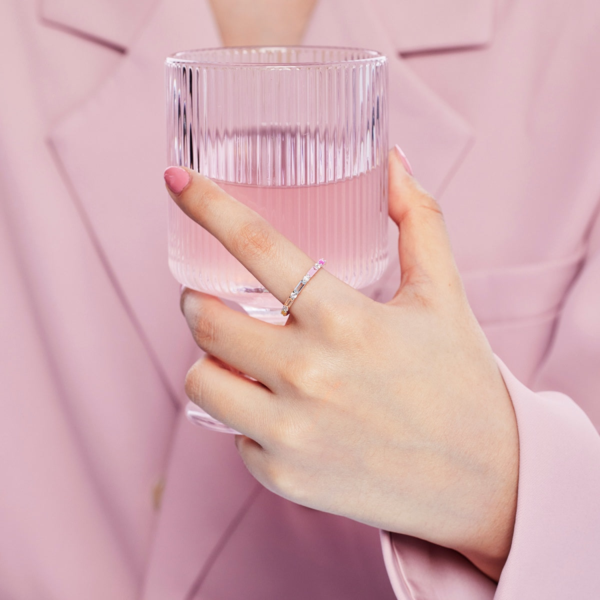 [Joyas Regalia] Anillo diario elegante con corte radiante y vibrante en tonos vibrantes