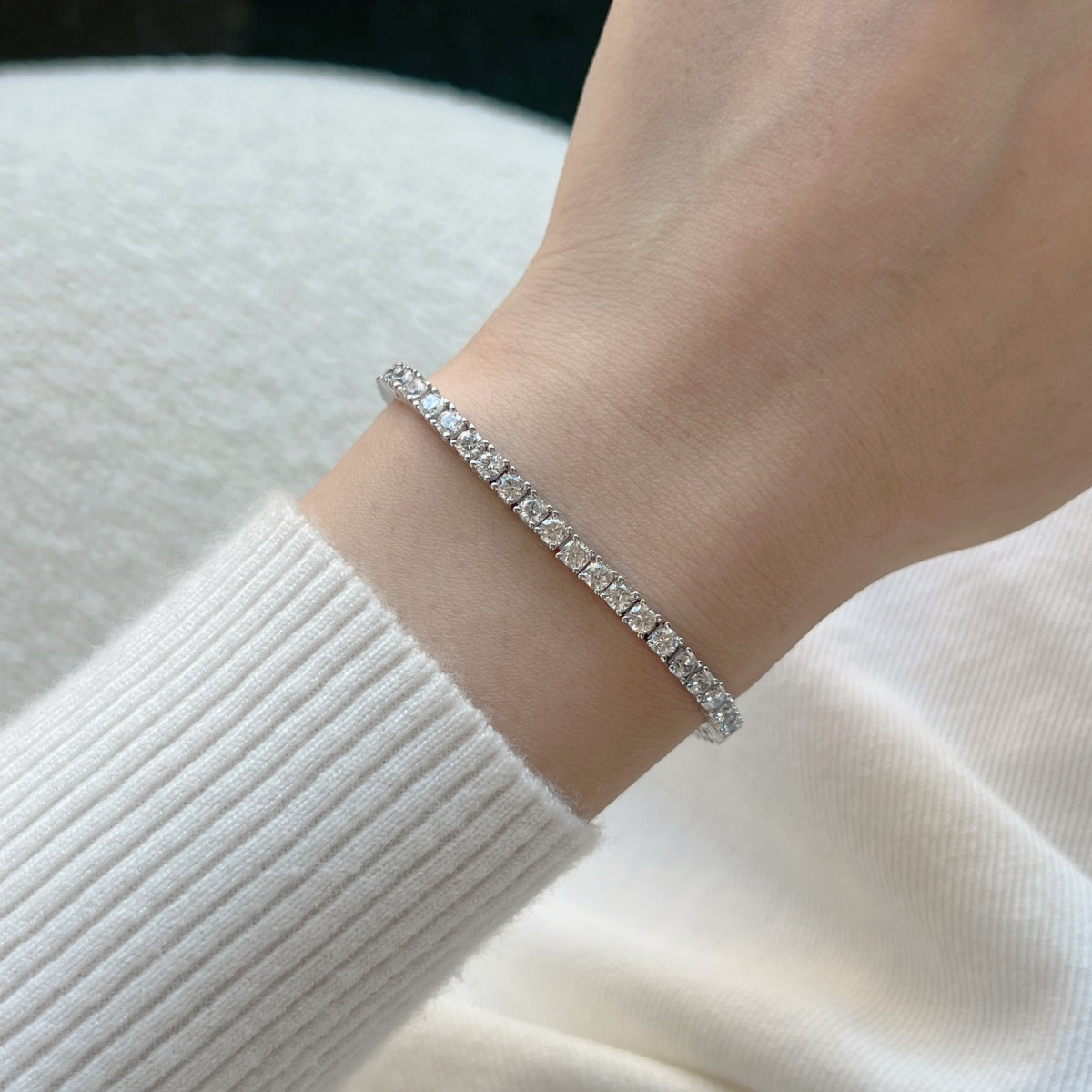 [Bijoux Regalia] Bracelet de tennis délicat et charmant à coupe ronde
