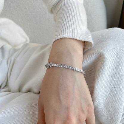 [Bijoux Regalia] Bracelet de tennis délicat et charmant à coupe ronde