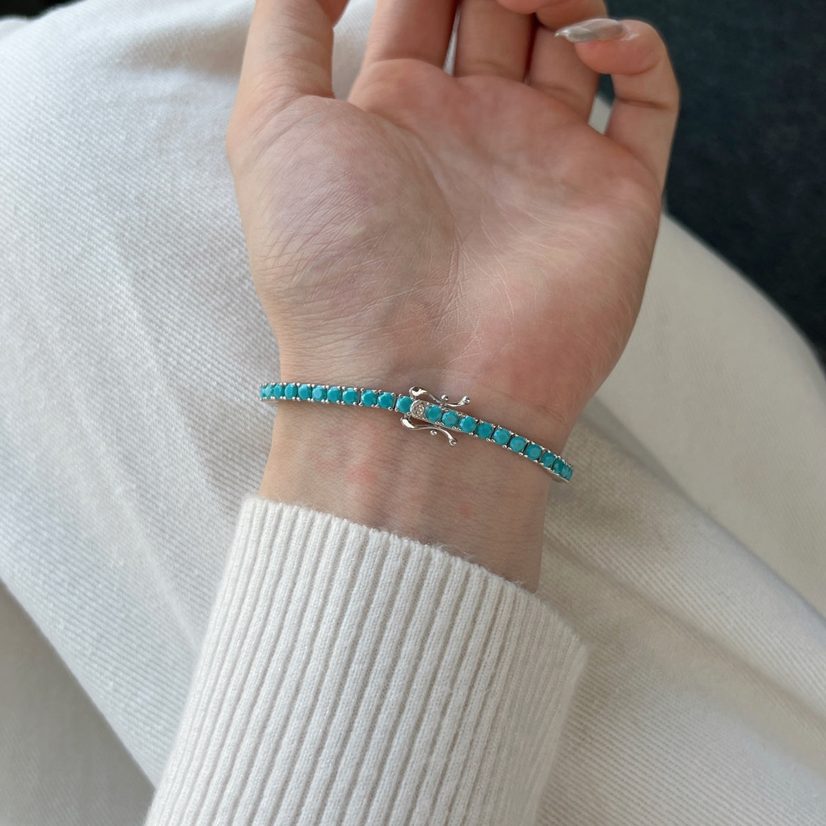 [Bijoux Regalia] Bracelet de tennis délicat et charmant à coupe ronde