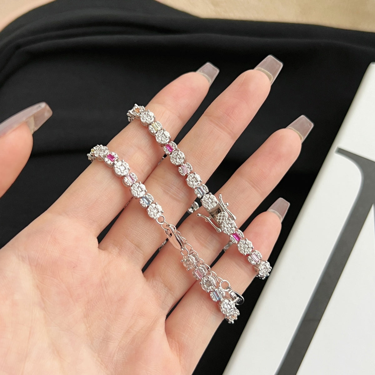[Bijoux Regalia] Bracelet quotidien multi-coupes éblouissant et radieux