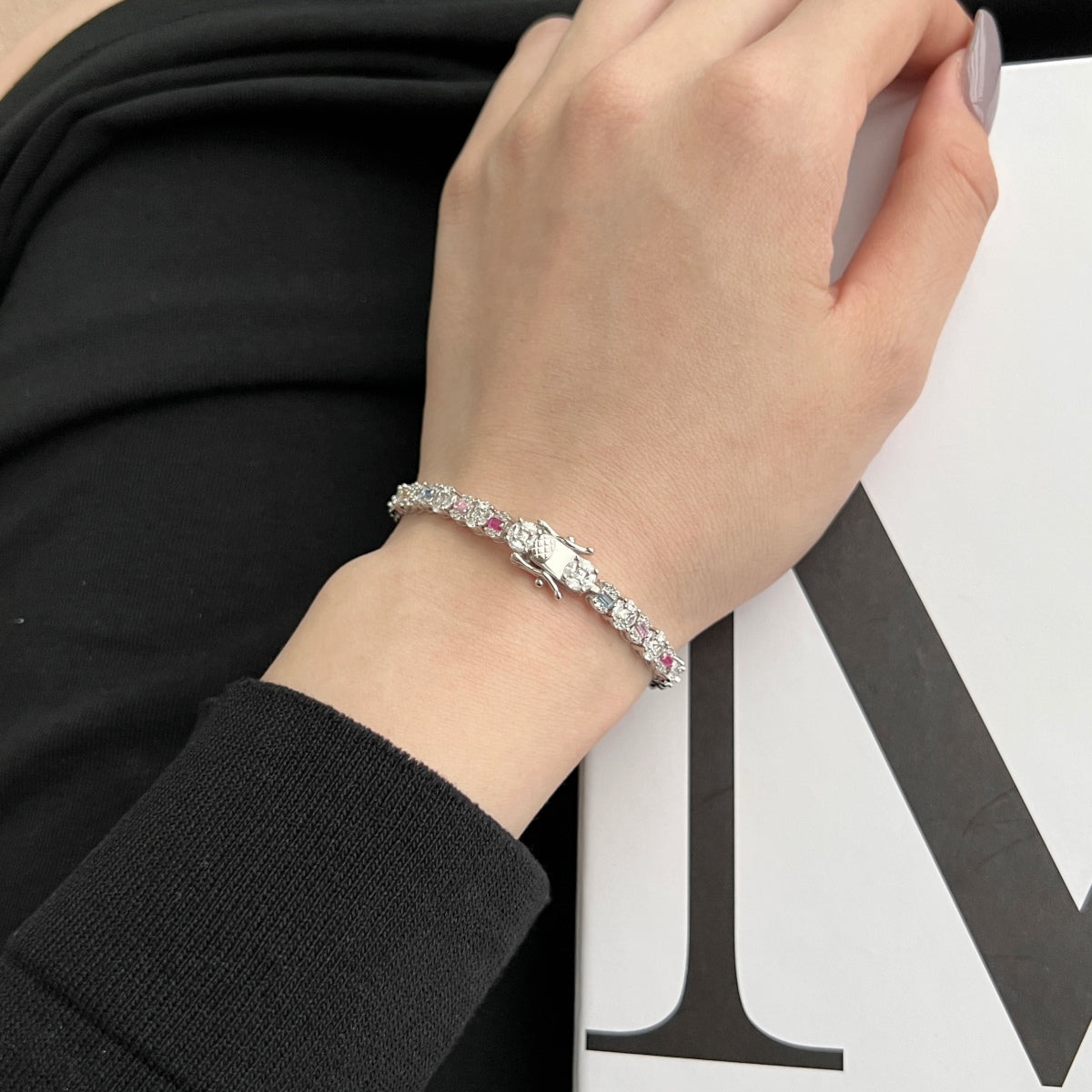 [Bijoux Regalia] Bracelet quotidien multi-coupes éblouissant et radieux