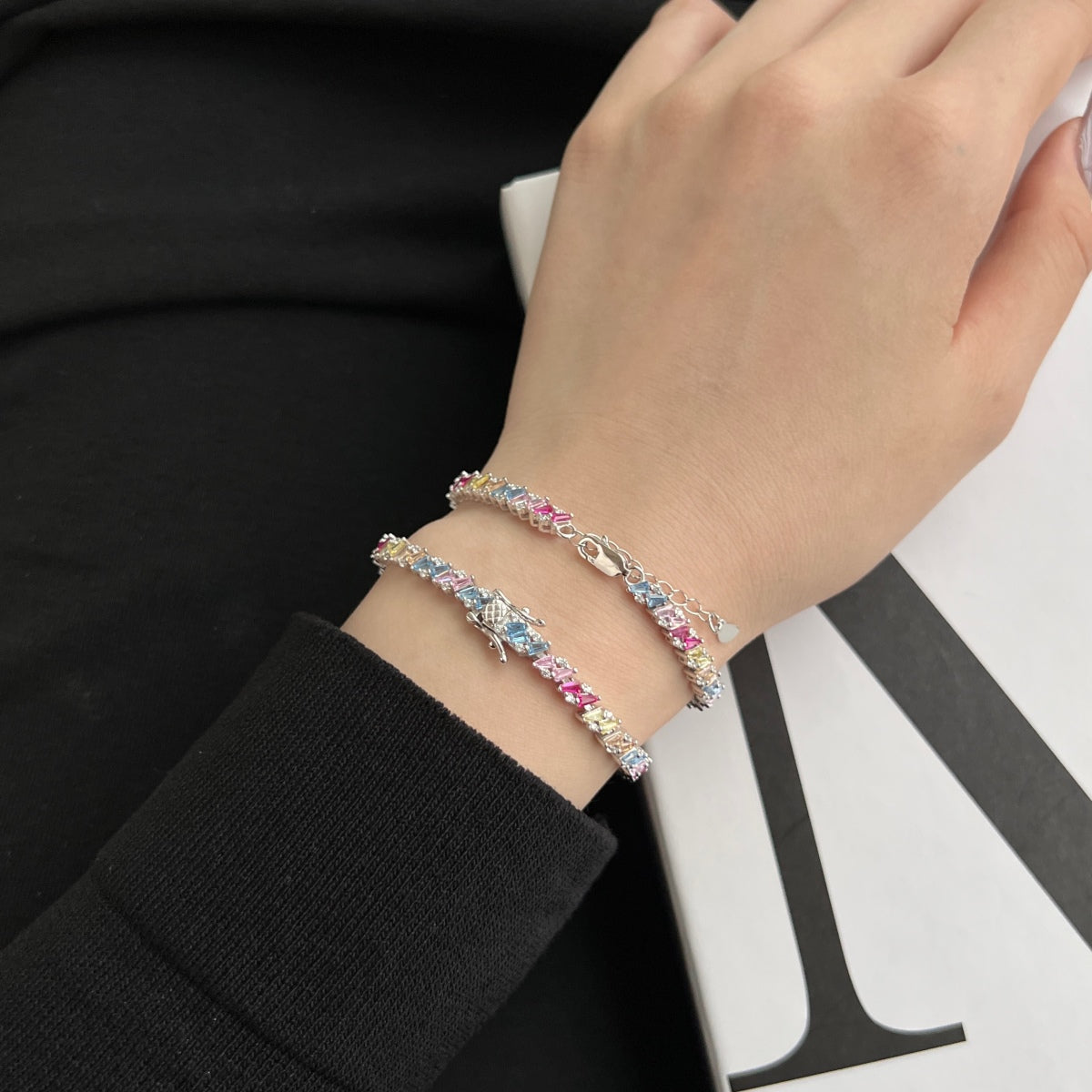 [Bijoux Regalia] Bracelet de fête orné et scintillant à plusieurs coupes