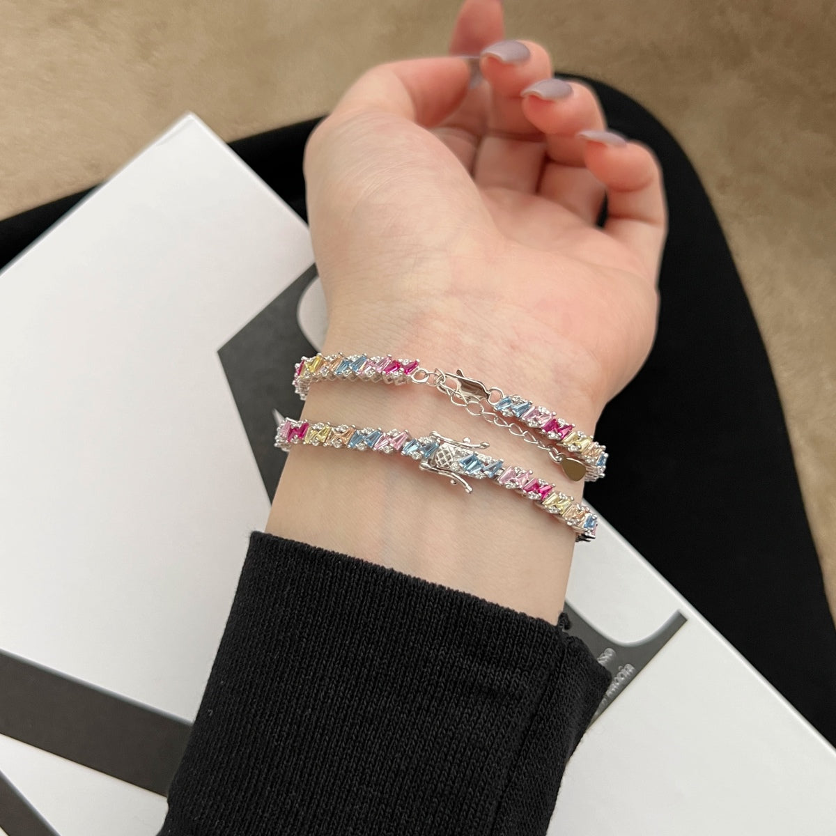 [Bijoux Regalia] Bracelet de fête orné et scintillant à plusieurs coupes