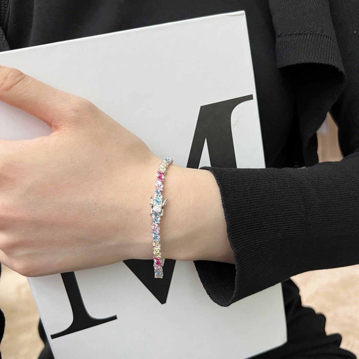 [Bijoux Regalia] Bracelet de fête orné et scintillant à plusieurs coupes