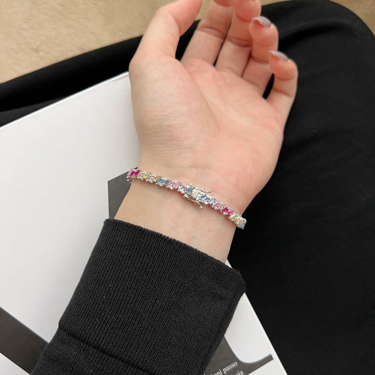 [Bijoux Regalia] Bracelet de fête orné et scintillant à plusieurs coupes