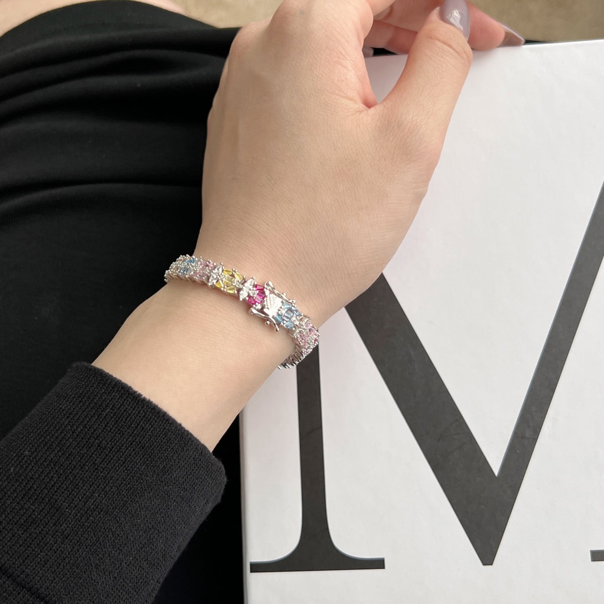 [Bijoux Regalia] Bracelet de fête délicat et coloré à plusieurs coupes