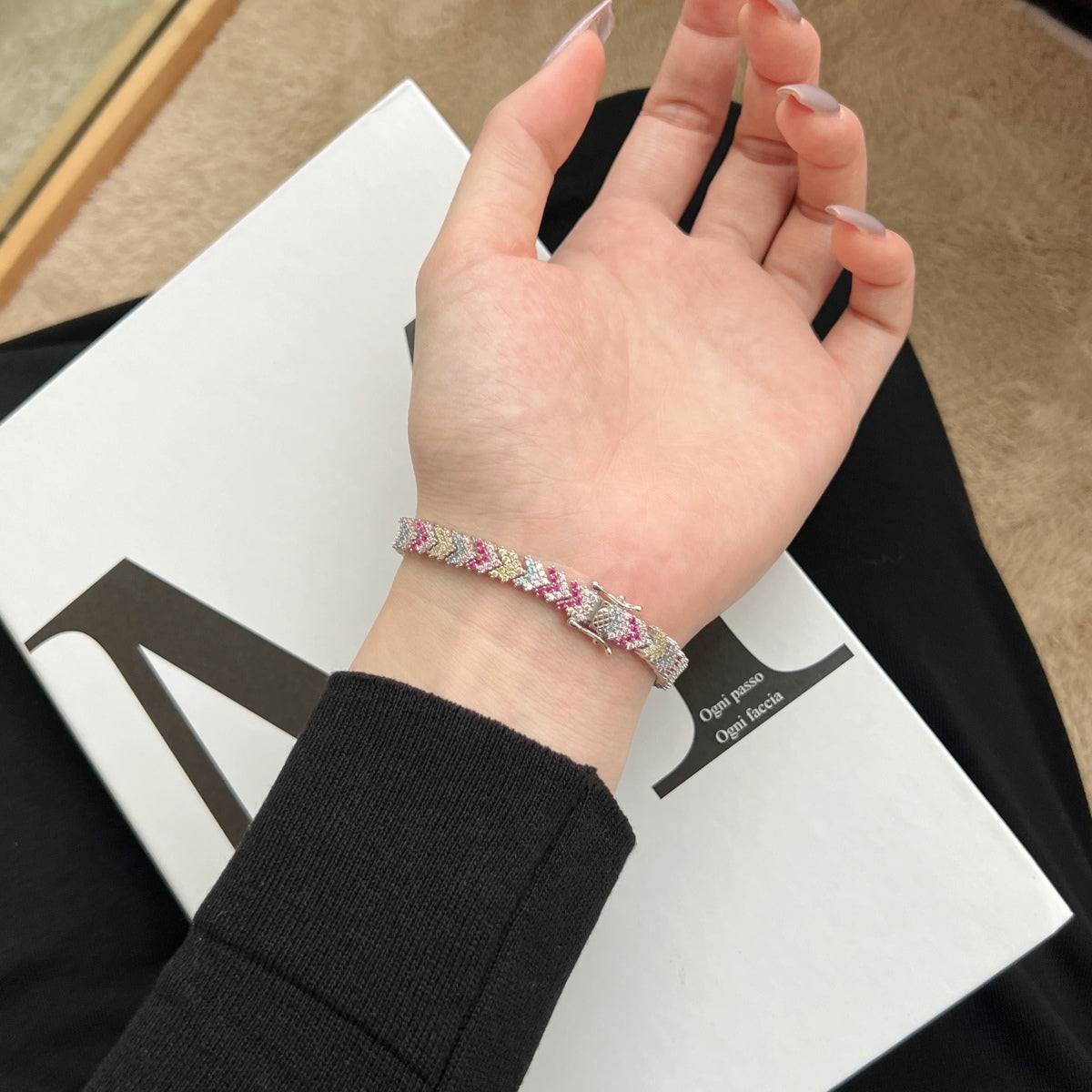 [Bijoux Regalia] Bracelet de fête rond scintillant et orné